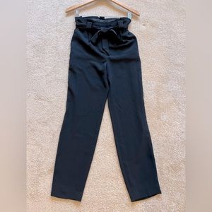 Women’s Express High Waisted Belted Paperbag Ankle Pant. Size 2R. Color Black.
